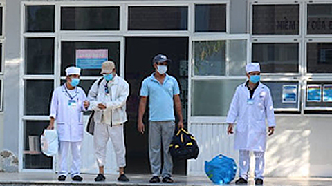 2 bệnh nhân COVID-19 khỏi bệnh và được xuất viện