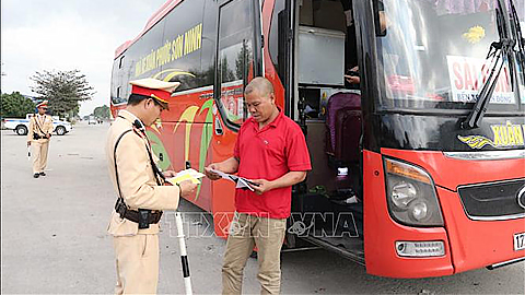 Bộ Giao thông Vận tải chỉ đạo đảm bảo vận tải và an toàn giao thông dịp Tết 2021