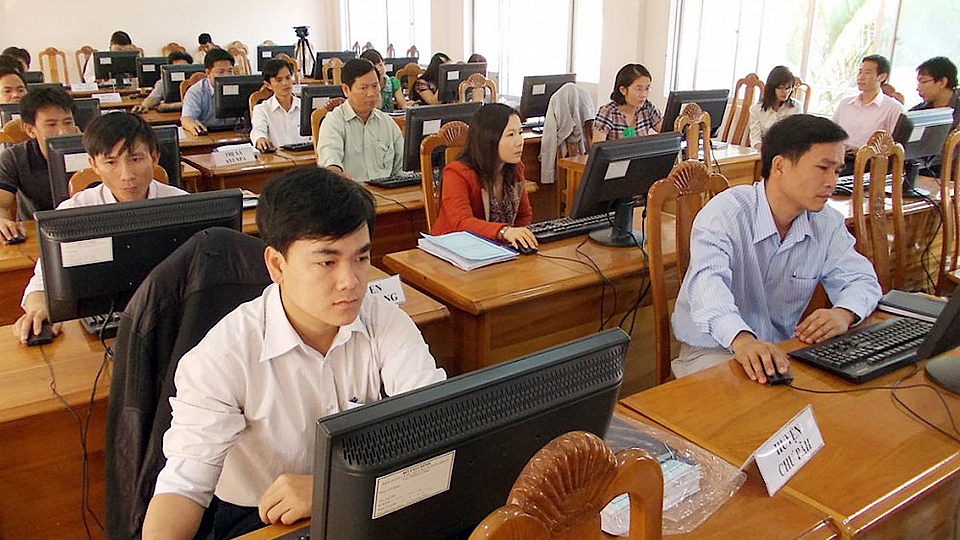 Kế hoạch tuyển dụng lại công chức, viên chức các cơ quan Đảng, Mặt trận Tổ quốc và các tổ chức chính trị - xã hội tỉnh theo Kết luận số 71-KL/TW của Ban Bí thư