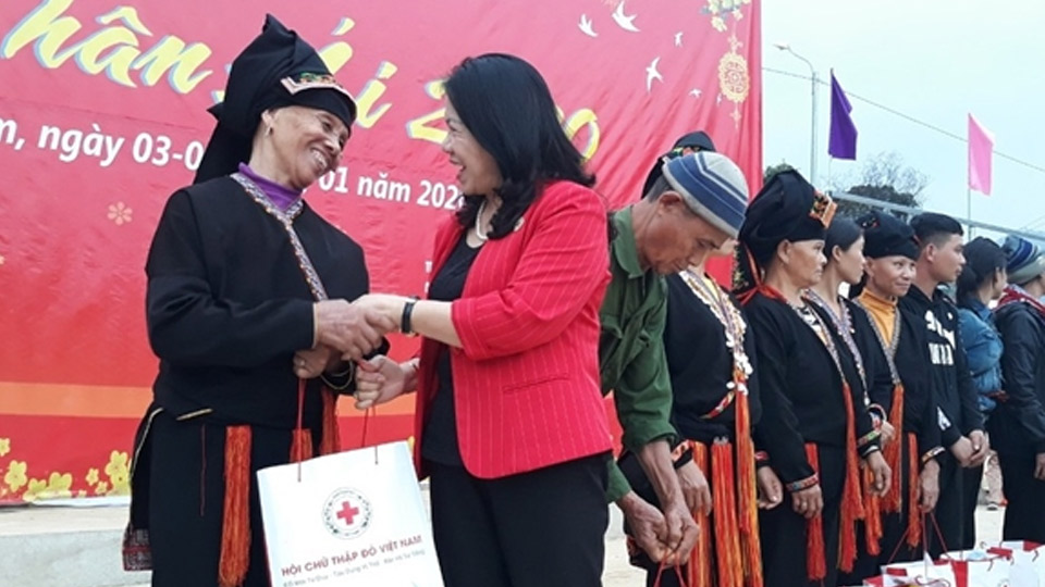 Tặng ít nhất 1,5 triệu suất quà tết cho người nghèo, nạn nhân chất độc da cam