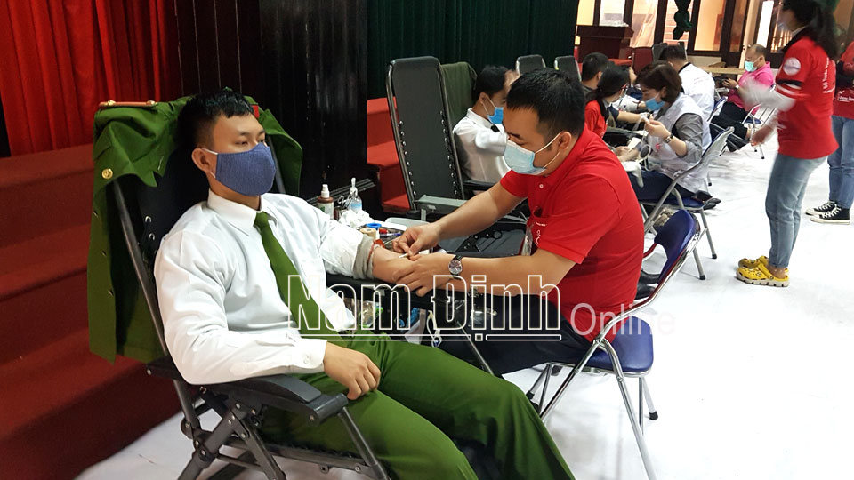 Lan tỏa tinh thần ngày hội "Chủ nhật đỏ"