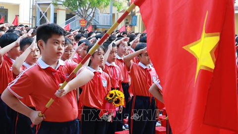 Phát động cuộc thi "Khăn quàng thắm mãi vai em"