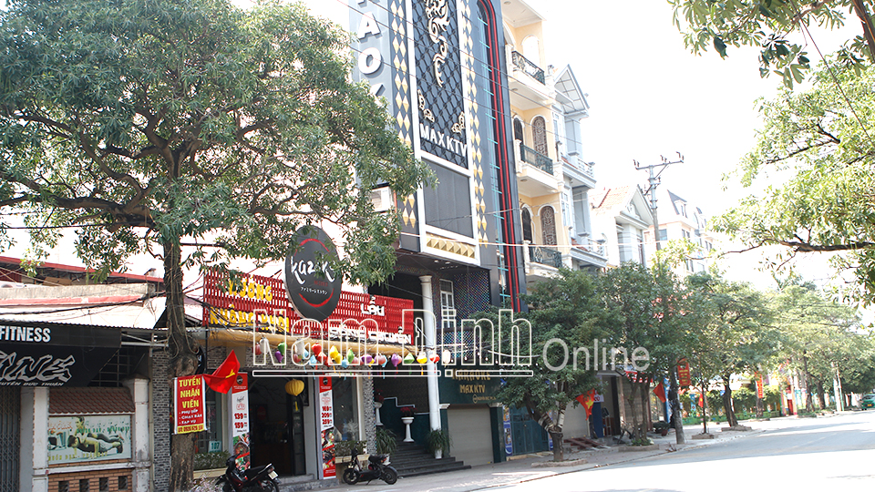 Cho phép các cơ sở kinh doanh, dịch vụ karaoke, vũ trường, quán bar... hoạt động trở lại