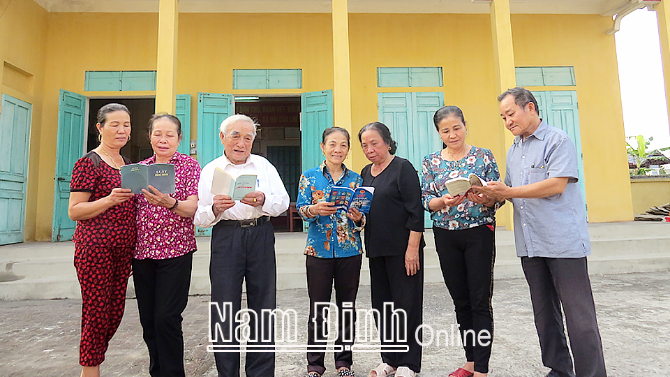 Mô hình câu lạc bộ liên thế hệ tự giúp nhau ở Giao Tiến