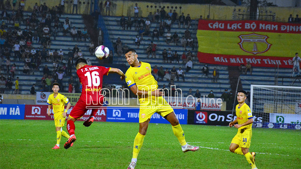 Vòng 7 V-League: CLB Nam Định giành chiến thắng 1-0 trước CLB Sông Lam Nghệ An
