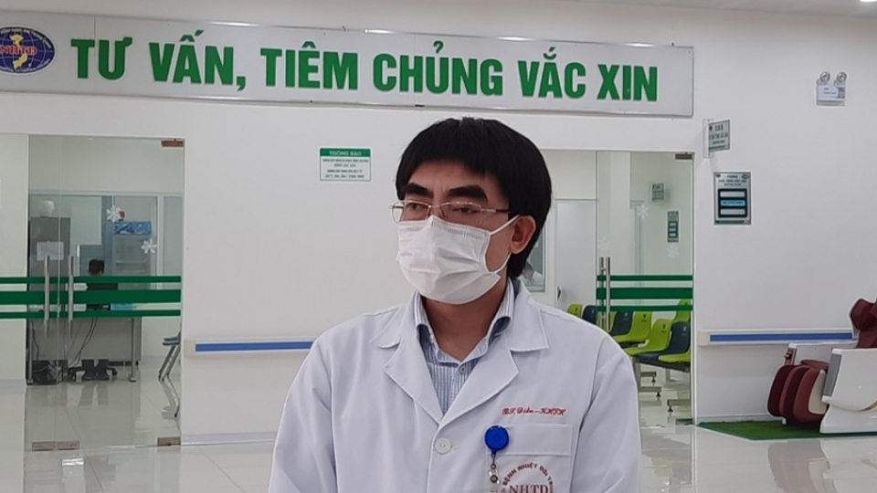 Chuyên gia y tế lo ngại "dịch chồng dịch" khi thời tiết chuyển mùa