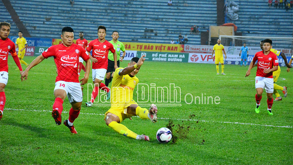 CLB Nam Định giành chiến thắng kịch tính trước CLB TP. Hồ Chí Minh
