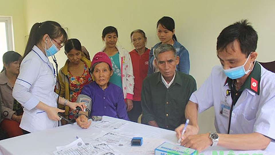 Khám bệnh, cấp thuốc miễn phí cho các gia đình chính sách