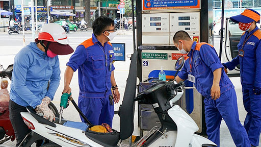 Chiều 12-5, giá xăng RON95 tăng 370 đồng/lít