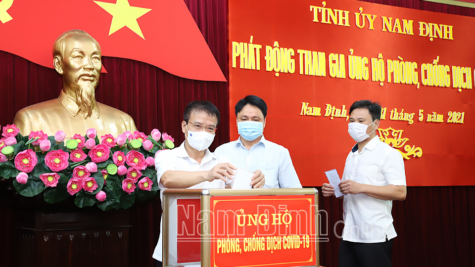 Hưởng ứng đợt cao điểm quyên góp ủng hộ phòng, chống dịch COVID-19