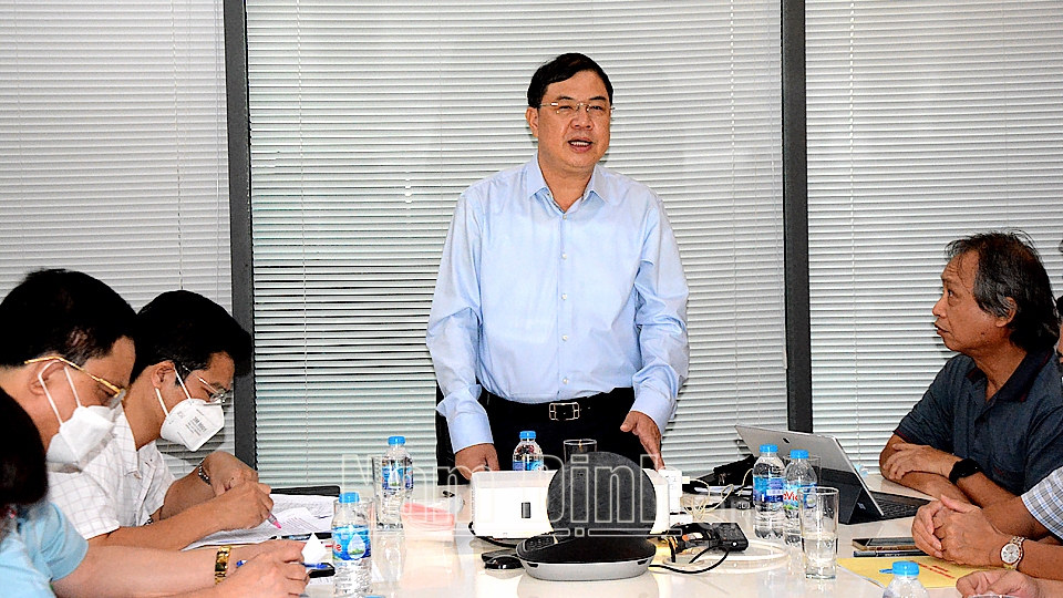 Đồng chí Bí thư Tỉnh ủy kiểm tra sản xuất nông nghiệp và phát triển làng nghề ở các địa phương trong tỉnh