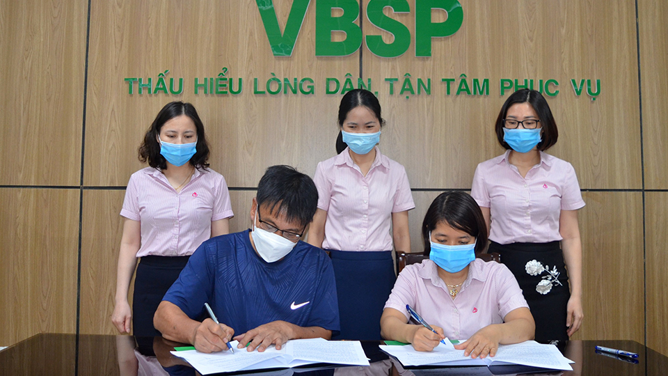 Chi nhánh Ngân hàng Chính sách xã hội tỉnh giải ngân gói cho vay trả lương ngừng việc do dịch COVID-19