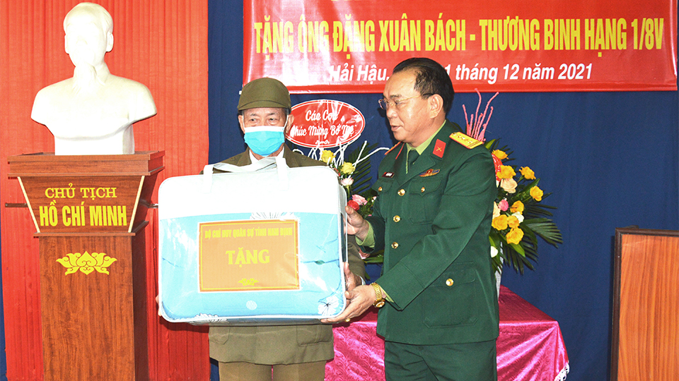 Bộ CHQS tỉnh bàn giao 3 nhà tình nghĩa cho các gia đình chính sách