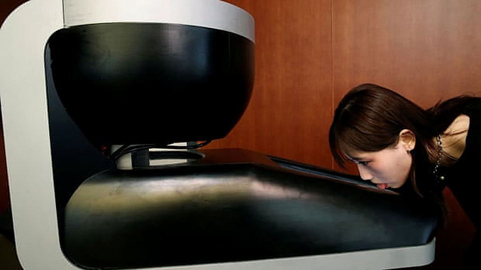 Nhật Bản phát triển màn hình TV giúp người dùng nếm mùi vị thức ăn