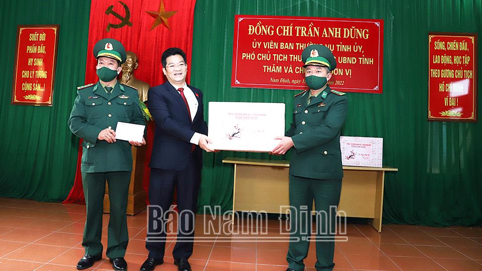 Đồng chí Trần Anh Dũng, Phó Chủ tịch Thường trực UBND tỉnh kiểm tra, chúc Tết các Đồn Biên phòng