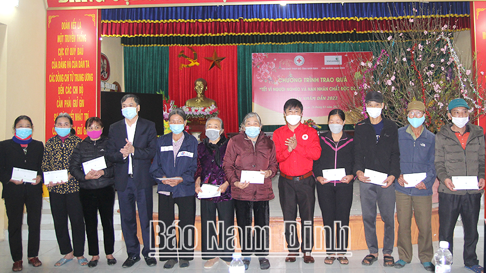 Hội Chữ thập đỏ tỉnh tổ chức chương trình "Tết vì người nghèo và nạn nhân chất độc da cam