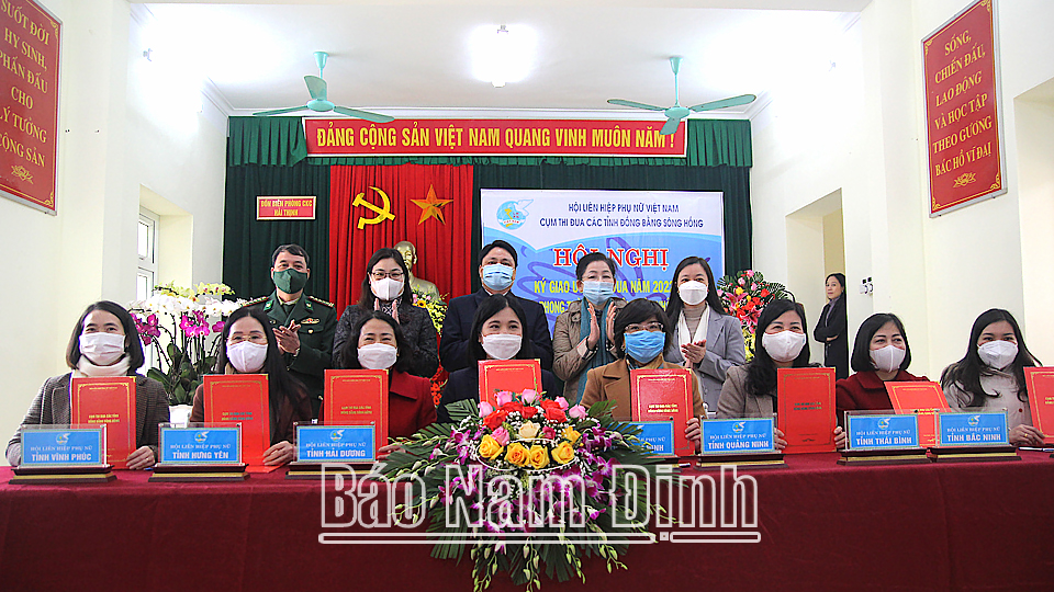 Hội Liên hiệp Phụ nữ Cụm thi đua các tỉnh đồng bằng sông Hồng ký giao ước thi đua năm 2022