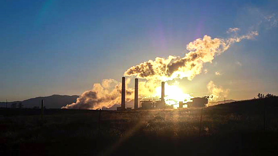 Dùng ánh sáng mặt trời biến CO2 thành nhiên liệu