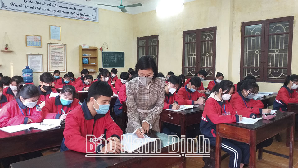 Học sinh THCS, THPT chuyển sang học trực tuyến khi nhiệt độ ngoài trời dưới 7 độ C