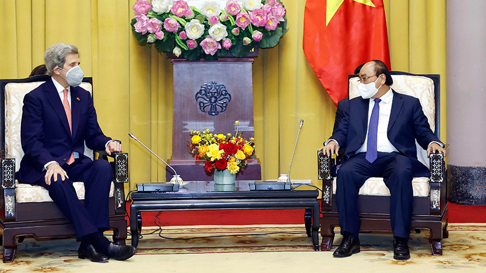 Chủ tịch nước Nguyễn Xuân Phúc tiếp Đặc phái viên Tổng thống Hoa Kỳ về biến đổi khí hậu