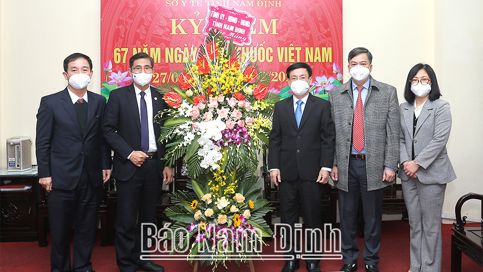 Đồng chí Chủ tịch UBND tỉnh Phạm Đình Nghị chúc mừng ngành Y tế nhân Ngày Thầy thuốc Việt Nam 27-2