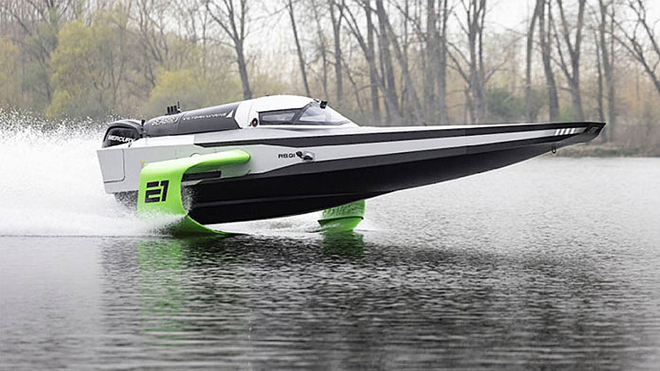 Thuyền đua chạy hoàn toàn bằng điện đầu tiên trên thế giới