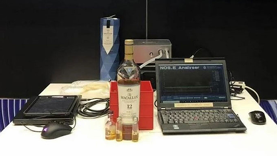 Chế tạo thành công "mũi điện" có thể phát hiện rượu giả