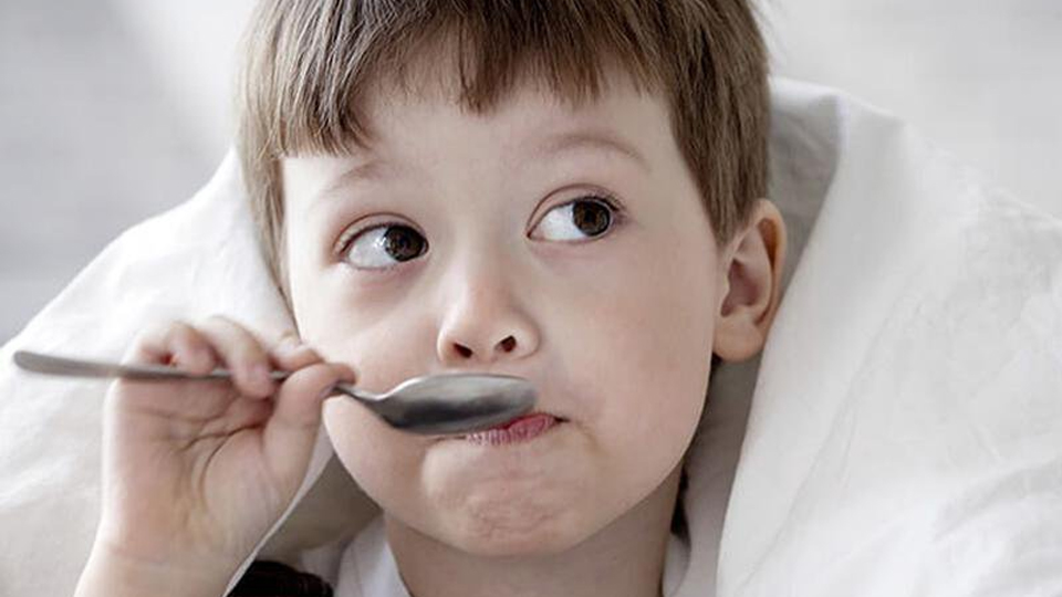 Trẻ bị ho, cảm có cần bổ sung vitamin C và kẽm?