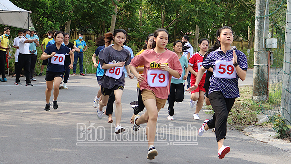 Hải Hậu khai mạc giải việt dã, bóng bàn, bơi thanh thiếu niên