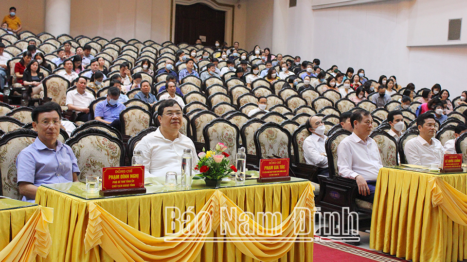 Quán triệt Nghị quyết của Bộ Chính trị về quy hoạch, xây dựng, quản lý và phát triển hệ thống đô thị Việt Nam