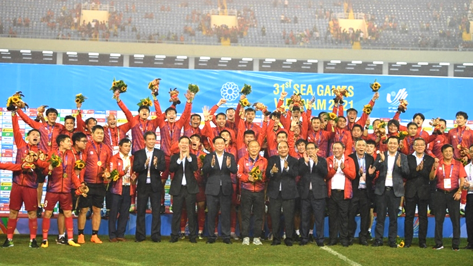 Đội tuyển U23 Việt Nam giành huy chương vàng SEA Games sau khi vượt qua U23 Thái Lan với tỷ số 1-0