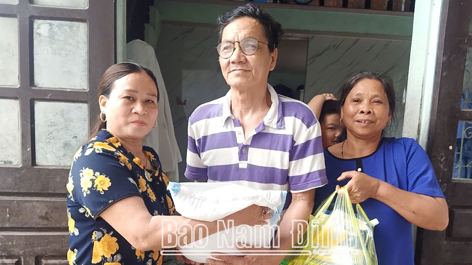 Phụ nữ Yên Hưng học Bác làm nhiều việc tốt