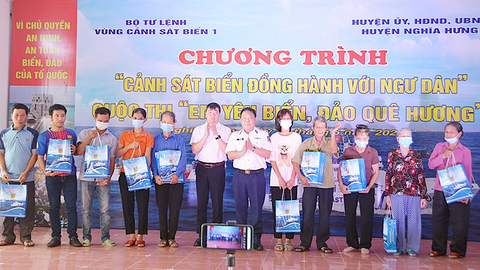 Chương trình "Cảnh sát biển đồng hành với ngư dân" tại Nghĩa Hưng
