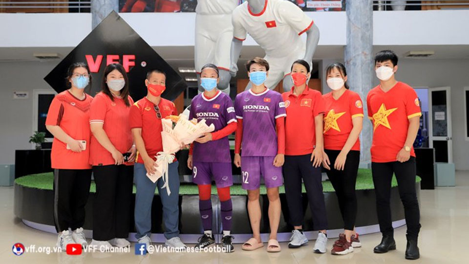 Đội tuyển nữ quốc gia lên đường sang Pháp tập huấn