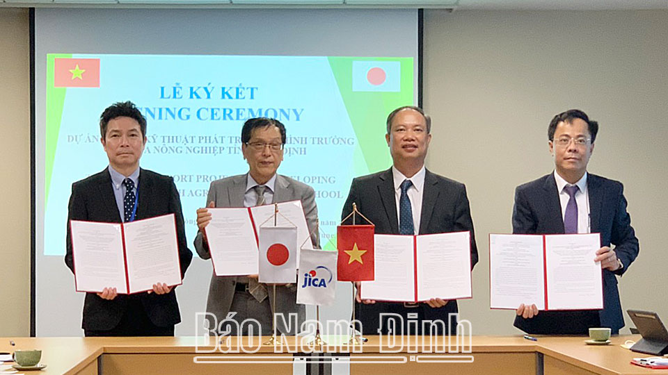 Ký kết ghi nhớ hỗ trợ kỹ thuật phát triển mô hình Trường cấp ba nông nghiệp tỉnh Nam Định