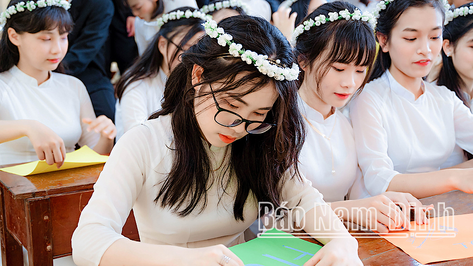 Những "đóa hoa điểm 10"