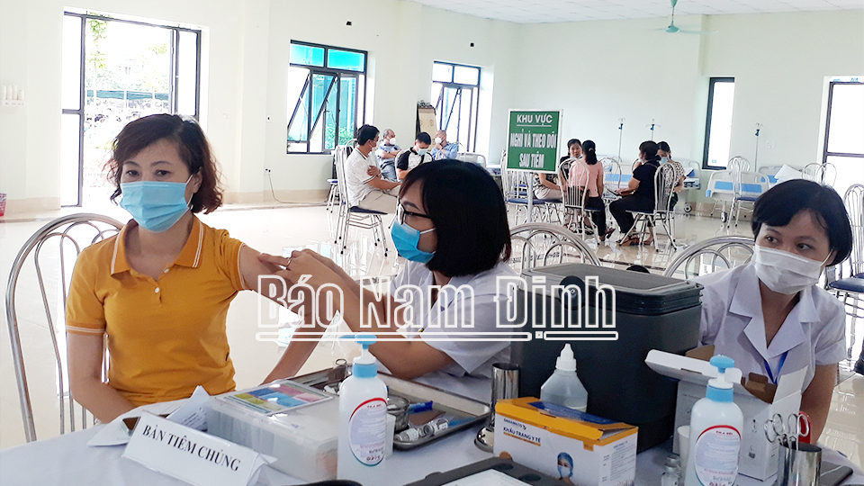 Đẩy mạnh tiến độ tiêm vắc-xin phòng COVID-19
