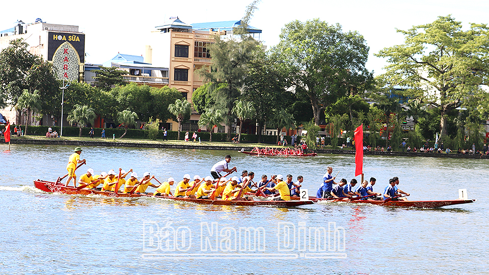 Hơn 100 vận động viên các huyện tham gia Giải Bơi chải tỉnh năm 2022