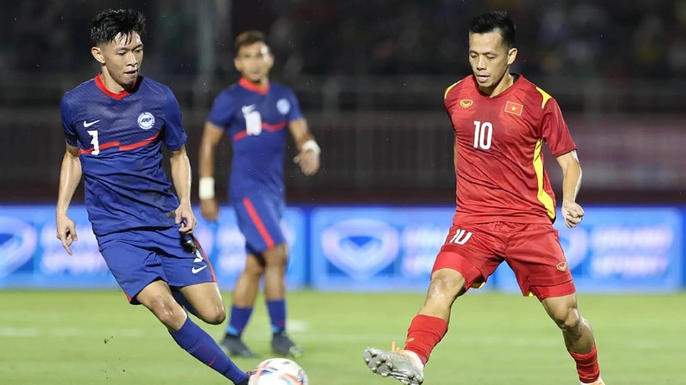 Văn Quyết lập công, đội tuyển Việt Nam thắng dễ Singapore