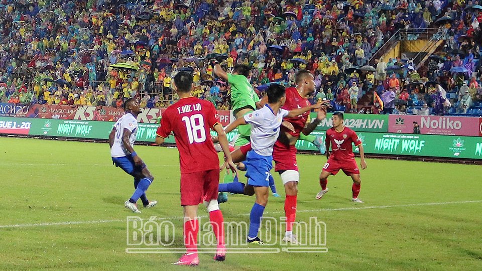 Thắng CLB Hồng Lĩnh Hà Tĩnh, CLB Nam Định vươn lên thứ 8 trên bảng xếp hạng V-League 2022