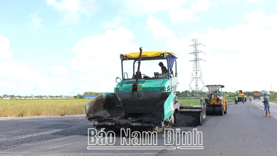 Tập trung nguồn lực thúc đẩy phát triển giao thông nông thôn