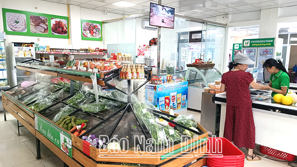 Giá rau xanh tăng mạnh sau đợt mưa kéo dài