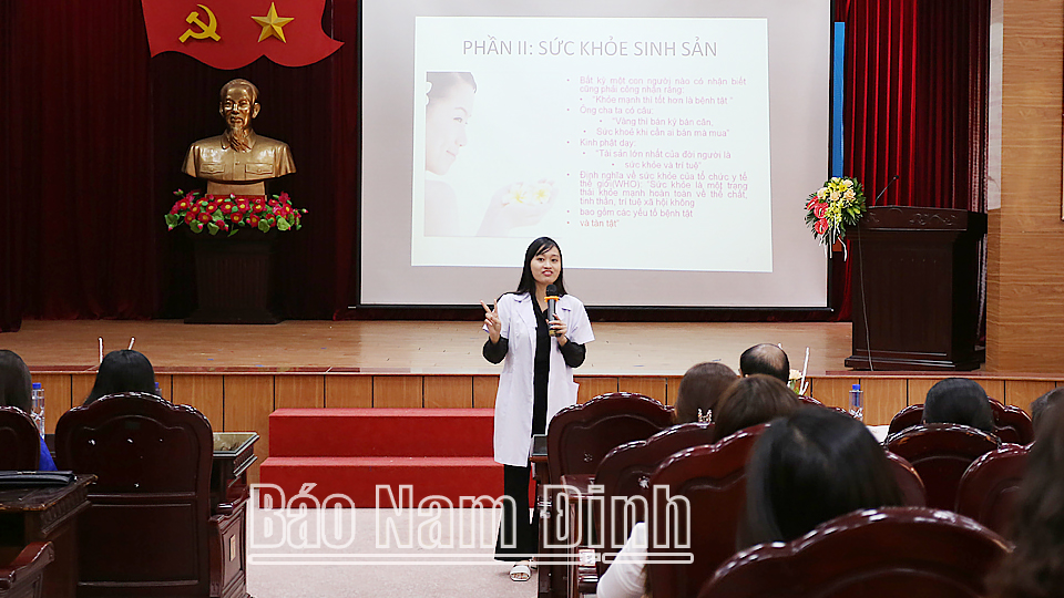 Hội nghị chuyên đề "Chia sẻ kiến thức, kỹ năng chăm sóc sức khỏe sinh sản và giữ lửa hạnh phúc gia đình"