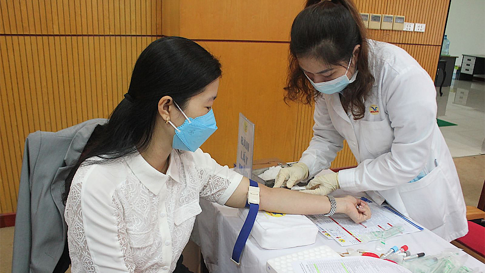 Công ty TNHH MEDLATEC phối hợp khám sức khỏe cho cán bộ, giáo viên