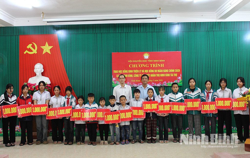 Vận động, kết nối nguồn lực chăm lo cho học sinh nghèo, học sinh có hoàn cảnh khó khăn