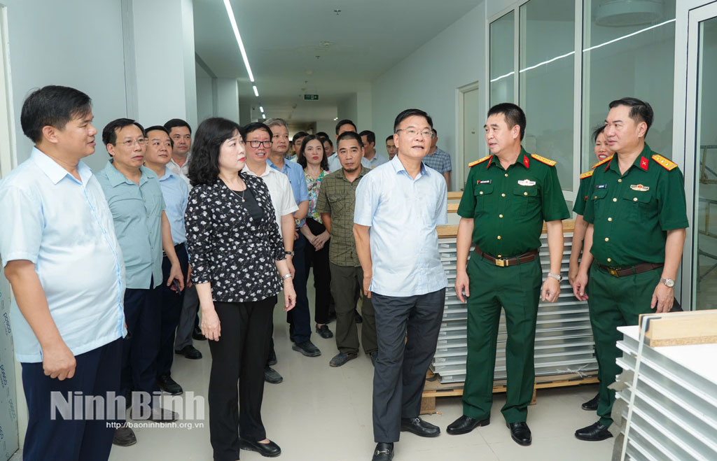 Deputy PM Le Thanh Long inspects progress of construction at second Bach Mai Hospital on July 16.