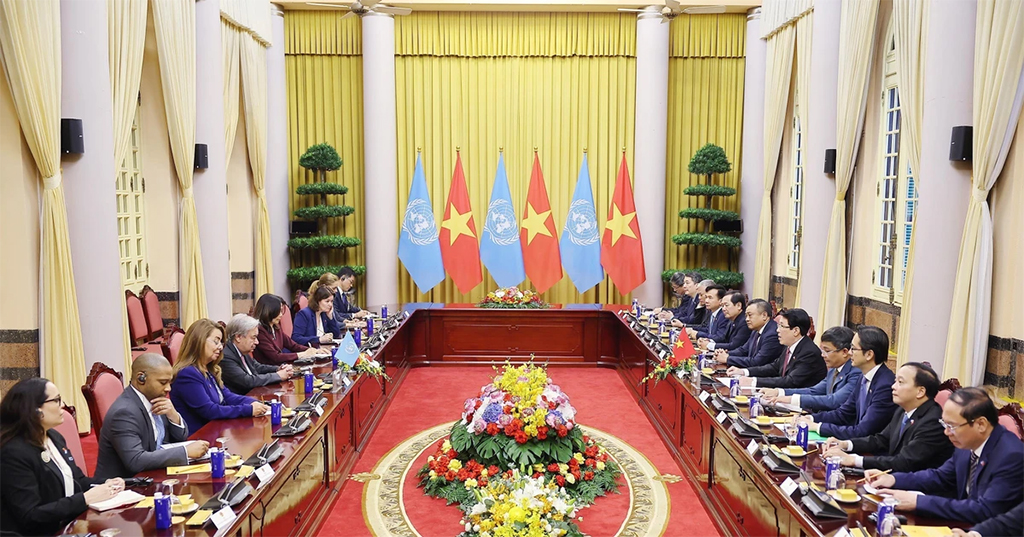 The talks between President Luong Cuong and UN Secretary-General António Guterres in Ha Noi on October 24 (Photo: VNA)