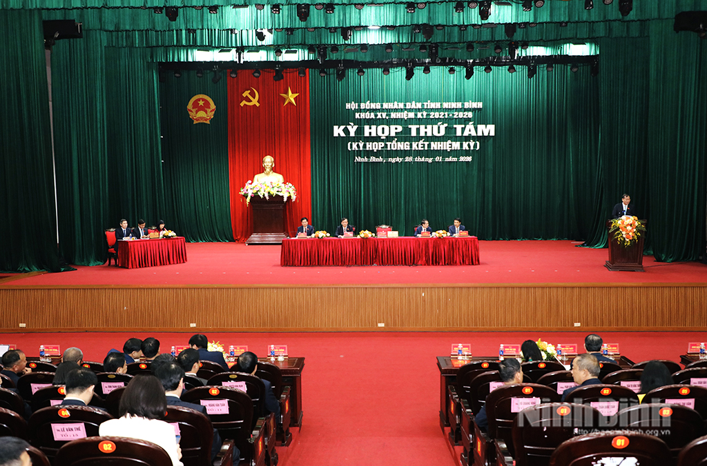 At the eighth session of the 15th Provincial People's Council.