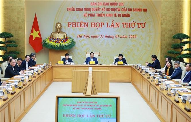 At the fourth session of the National Steering Committee for the implementation of the Politburo’s Resolution 68-NQ/TW on private sector development (Photo: VNA)