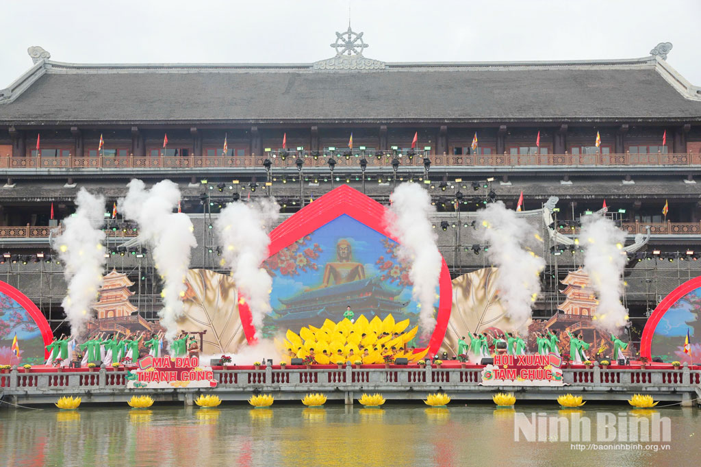 An art programme at the opening ceremony.